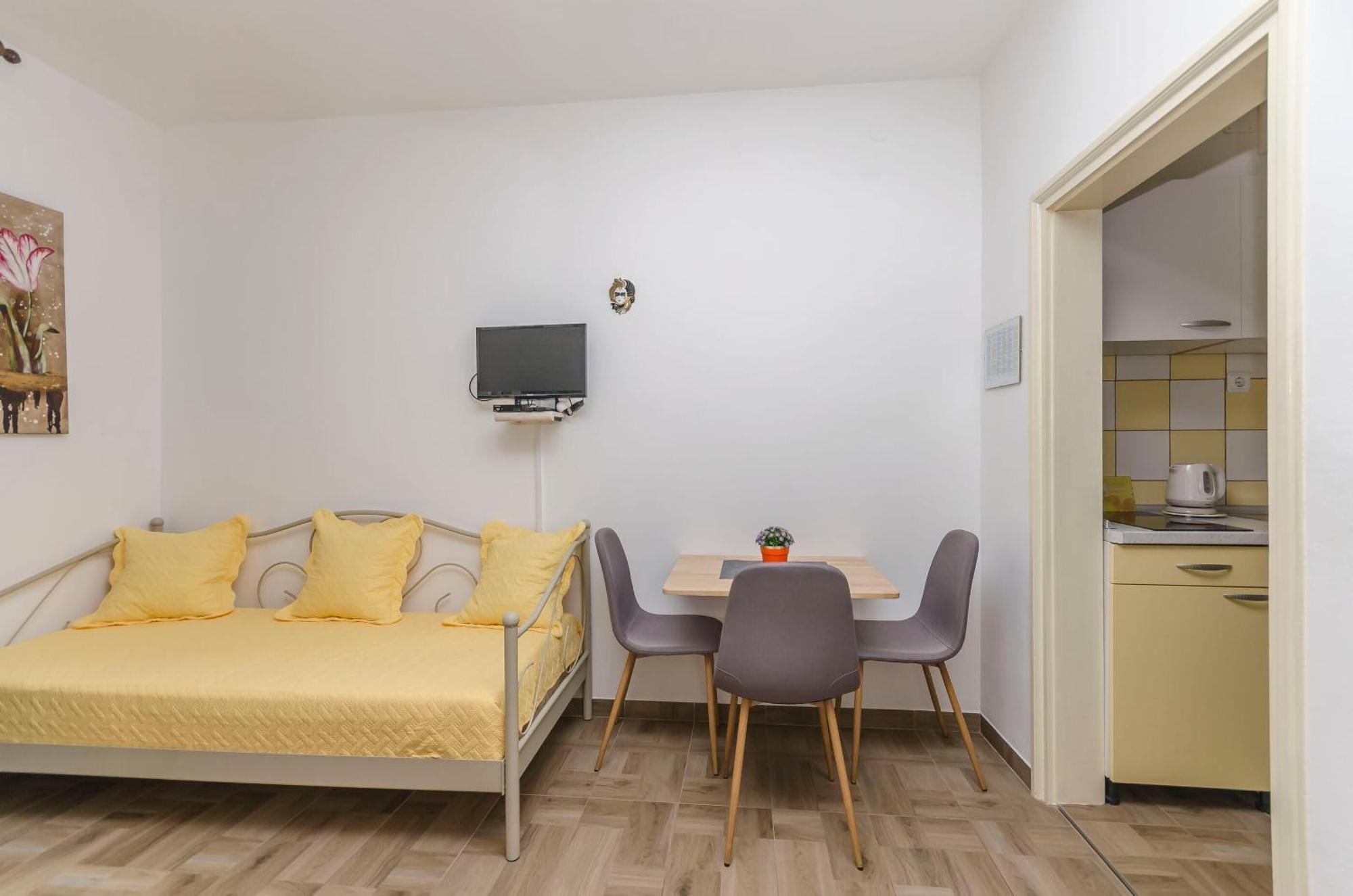 Apartment Robyn On The Beach Srima Exterior foto