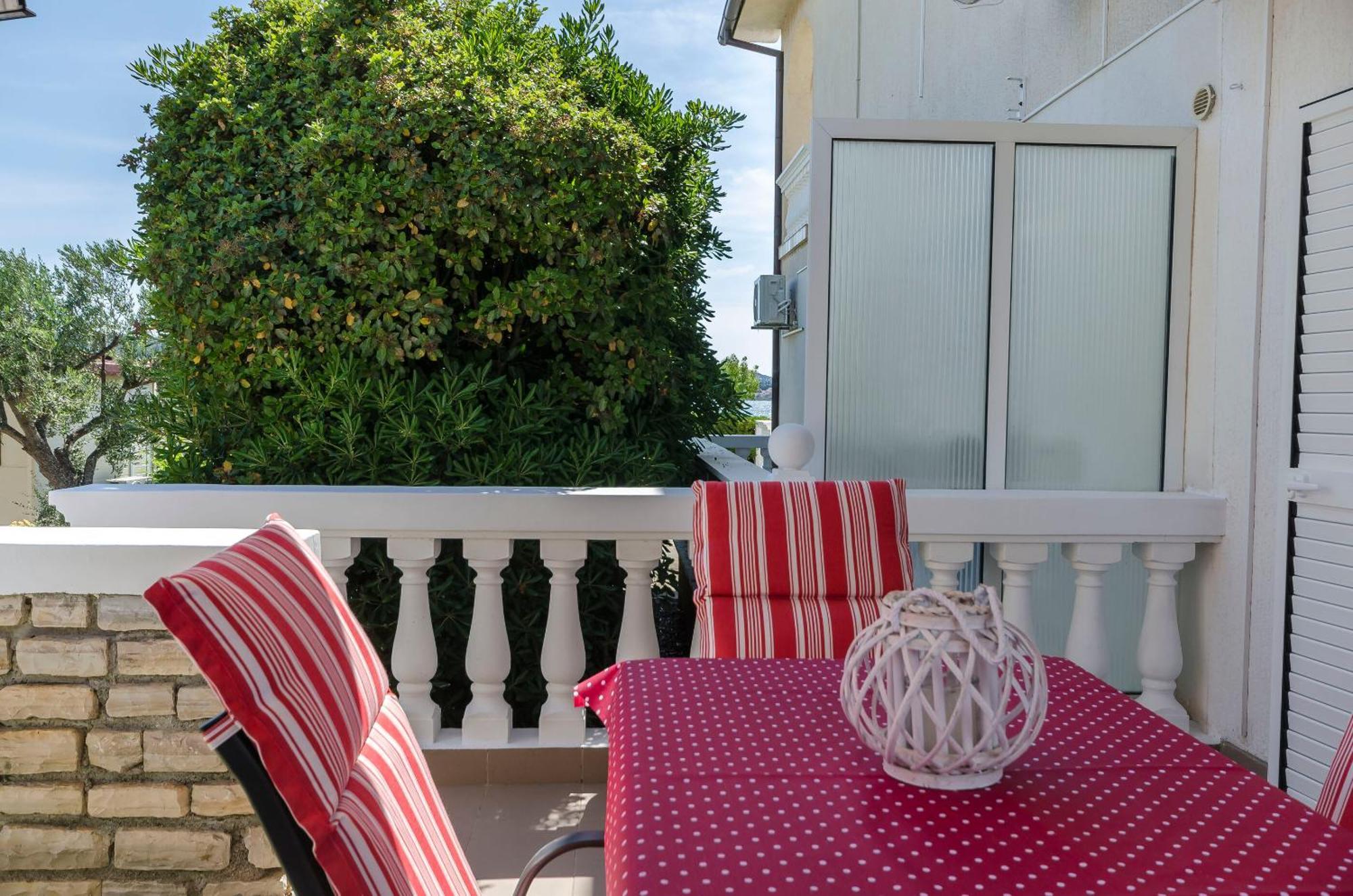 Apartment Robyn On The Beach Srima Exterior foto